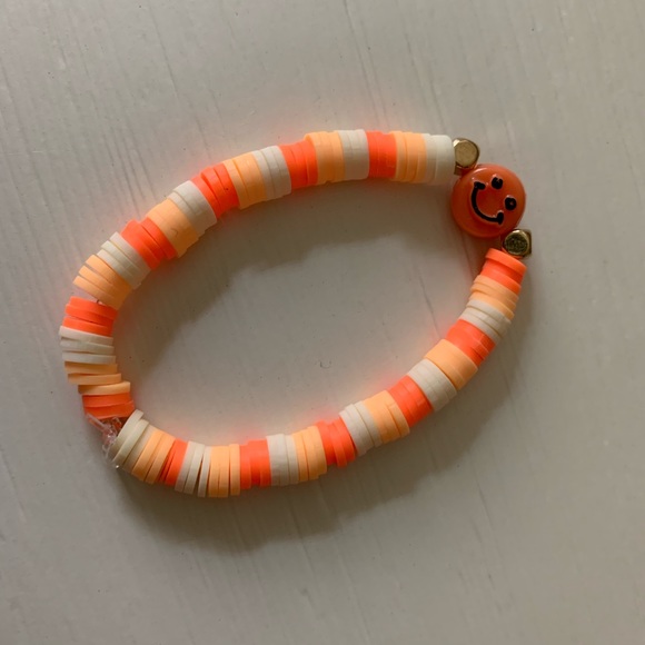 Clay flat bead orange smiley face bracelet - Picture 2 of 2